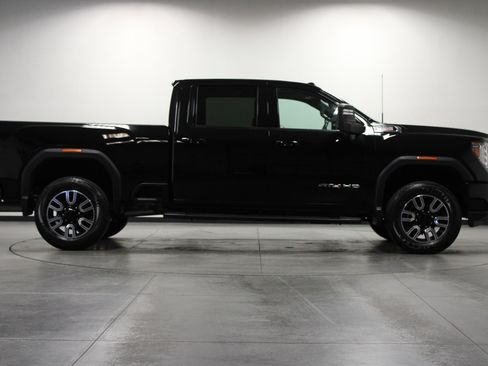 Used 2020 GMC Sierra 2500 AT4 w/ AT4 Premium Package image 3