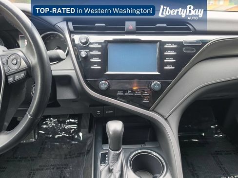Used 2019 Toyota Camry SE FWD image 12