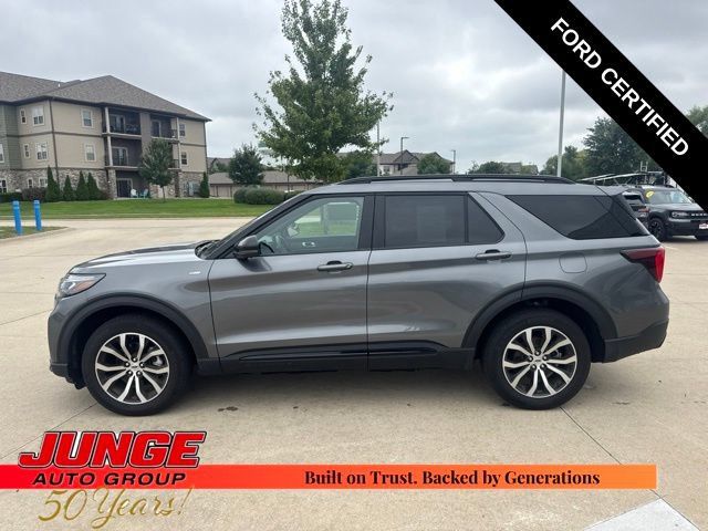 Certified 2025 Ford Explorer ST-Line AWD/4WD image 4