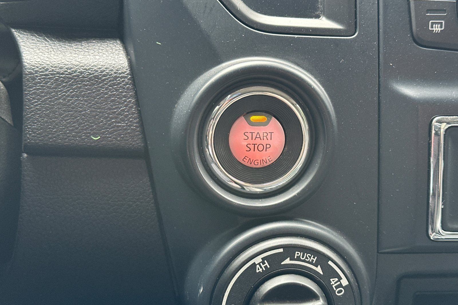 Used 2023 Nissan Titan SV w/ SV Convenience Package AWD/4WD image 24