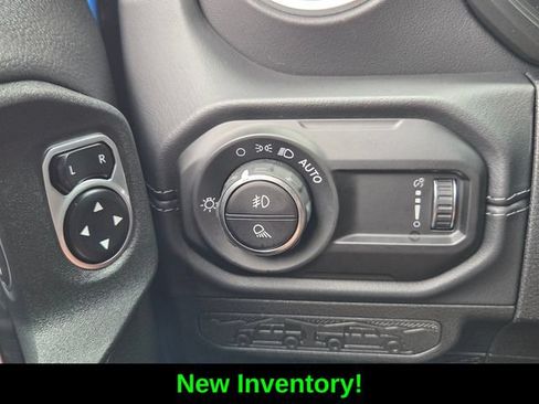 Certified 2025 Jeep Gladiator Sport AWD/4WD image 22
