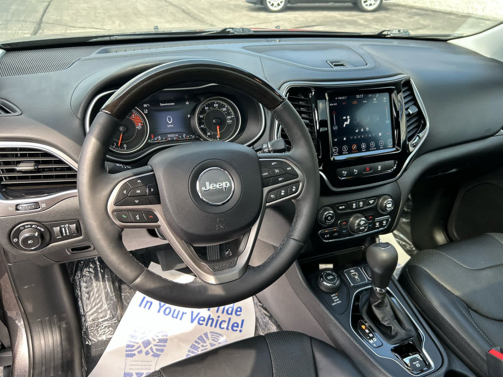 Used 2019 Jeep Cherokee Overland w/ Technology Group AWD/4WD image 13