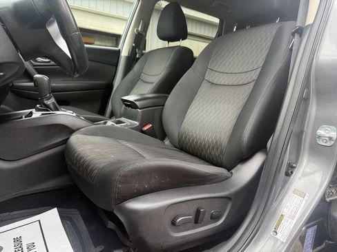 Used 2017 Nissan Rogue SV w/ Midnight Edition Package image 13