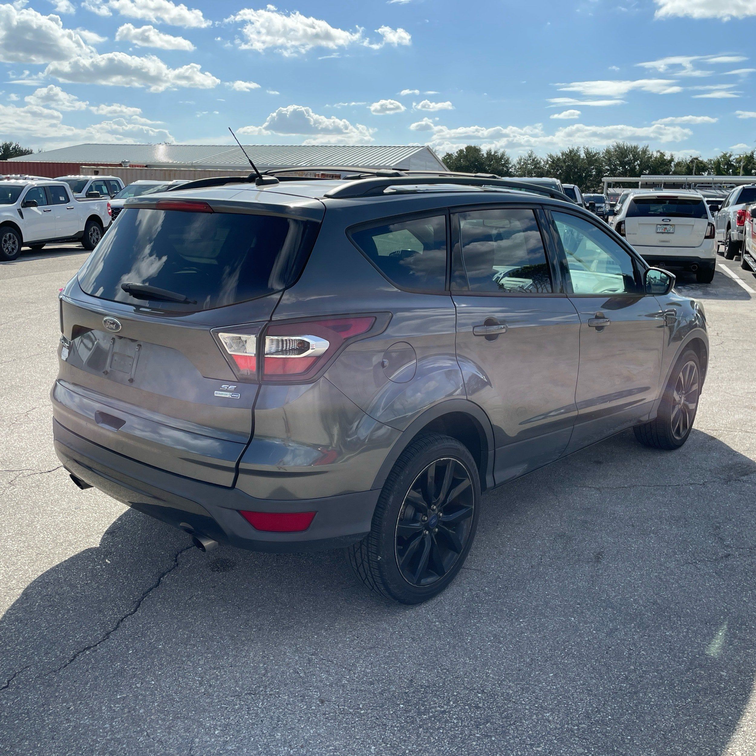 Used 2017 Ford Escape SE w/ SE Sport Appearance Package AWD/4WD image 5
