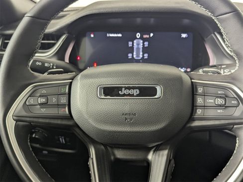 New 2025 Jeep Grand Cherokee Altitude image 18