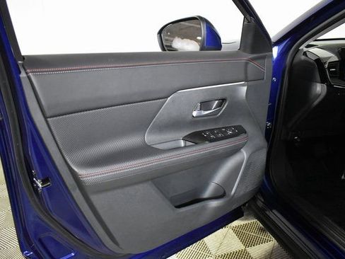 Certified 2025 Nissan Kicks SR image 7