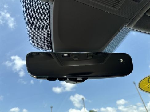 Used 2024 Volkswagen Tiguan SE image 32