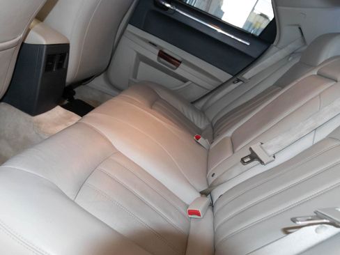 Used 2005 Chrysler 300 C w/ Navigation & Sound Group II RWD image 13