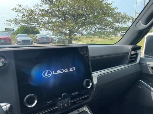 Used 2024 Lexus GX 550 w/ Accessory Package (Z1) AWD/4WD image 24