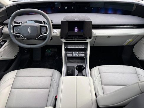 New 2026 Lincoln Nautilus Premier image 11