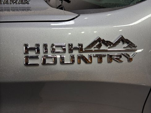 Used 2025 Chevrolet Silverado 1500 High Country w/ High Country Premium Package AWD/4WD image 12