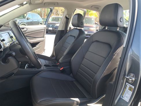 Used 2023 Volkswagen Jetta SE w/ Panoramic Sunroof Package image 14