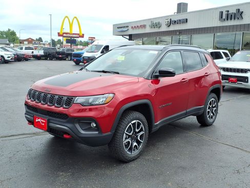 New 2026 Jeep Compass Trailhawk w/ Trailer Tow Group AWD/4WD image 5