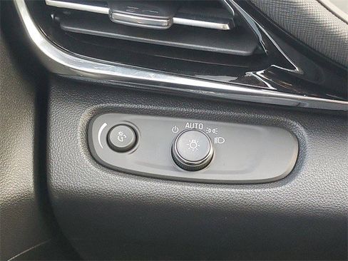 Used 2025 Buick Envista Sport Touring w/ Convenience I Package image 18