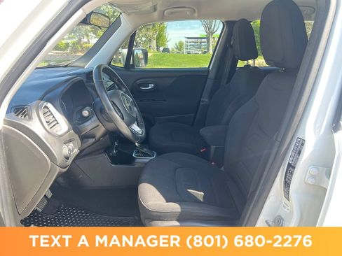 Used 2019 Jeep Renegade Latitude w/ Cold Weather Group AWD/4WD image 9
