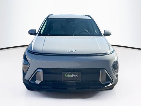 Used 2025 Hyundai Kona SEL AWD/4WD image 2