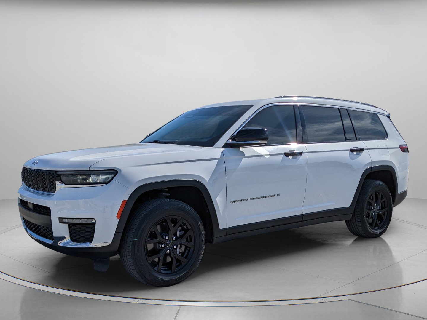 Used 2021 Jeep Grand Cherokee L Limited AWD/4WD image 2