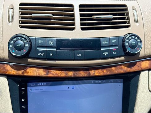Used 2009 Mercedes-Benz E 350 Sedan image 31