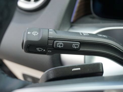 Used 2025 Mercedes-Benz GLB 250 image 24