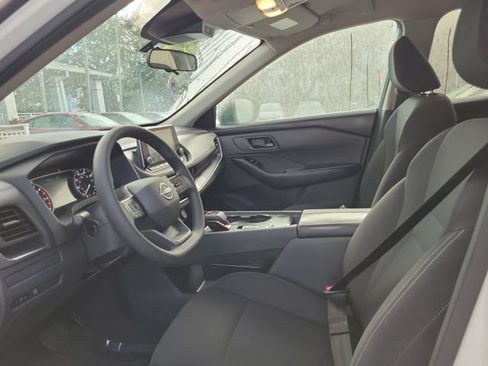 Used 2025 Nissan Rogue S FWD image 11