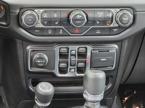 New 2026 Jeep Gladiator Sport AWD/4WD image 30