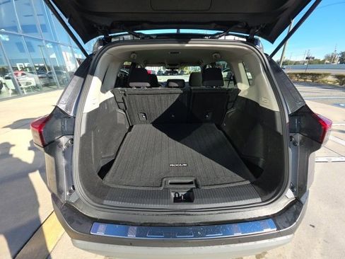 Used 2023 Nissan Rogue SV image 26