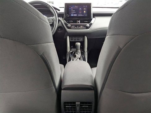 Used 2024 Toyota Corolla Cross LE image 33