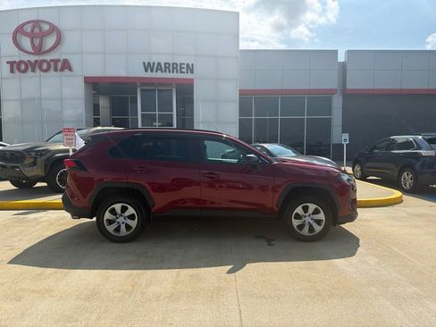 Used 2021 Toyota RAV4 LE AWD/4WD image 12