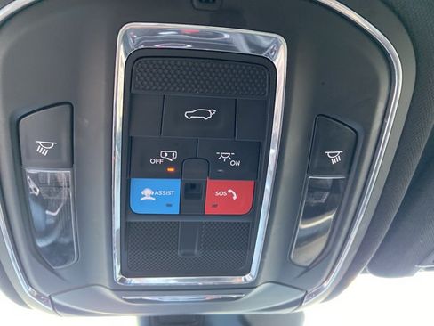 Used 2024 Jeep Grand Cherokee Altitude RWD image 45