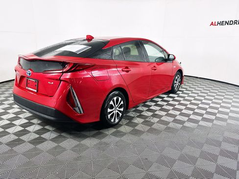 Used 2021 Toyota Prius Prime XLE image 3