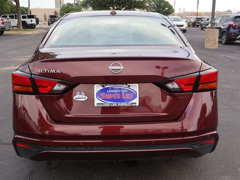 Used 2025 Nissan Altima 2.5 SV FWD image 12