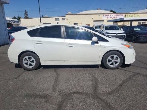 Used 2014 Toyota Prius Four image 3