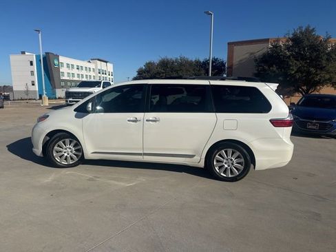 Used 2017 Toyota Sienna Limited image 6