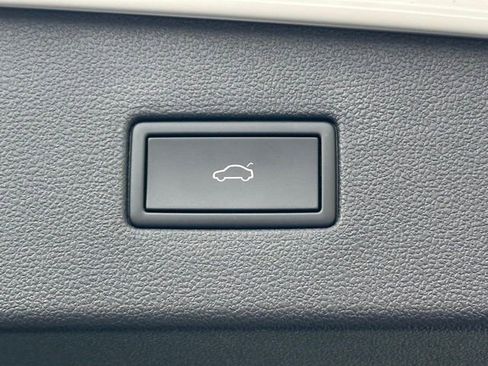 Certified 2022 Volkswagen Tiguan SE R-Line AWD/4WD image 20