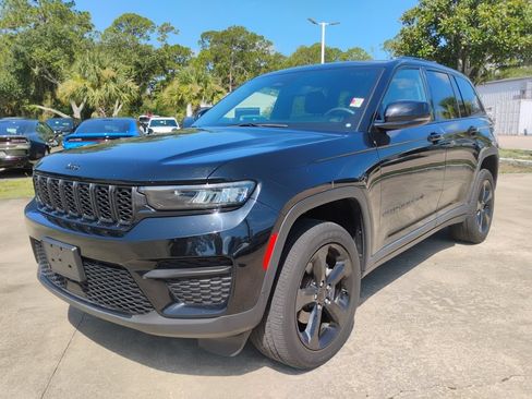 Certified 2023 Jeep Grand Cherokee Altitude AWD/4WD image 1