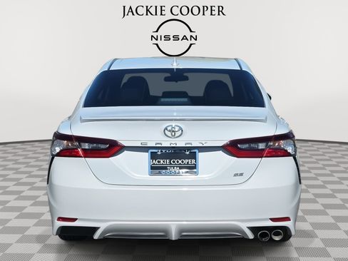 Used 2023 Toyota Camry SE image 6