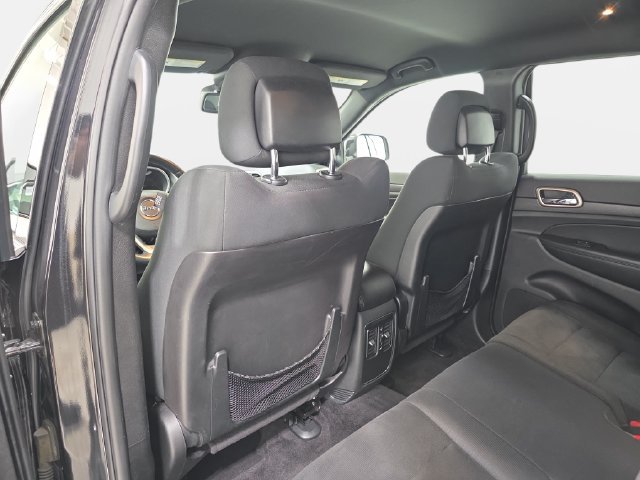 Used 2016 Jeep Grand Cherokee Laredo w/ Quick Order Package 23E AWD/4WD image 12