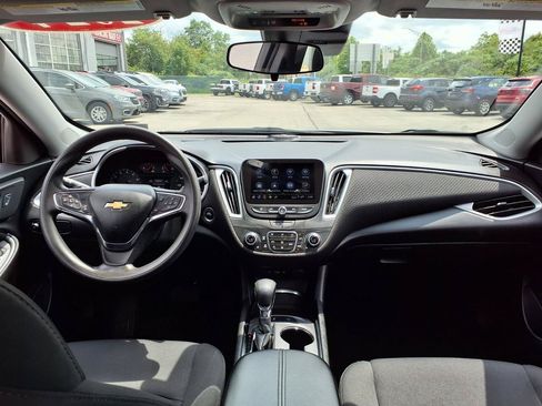 Used 2024 Chevrolet Malibu LT FWD image 9