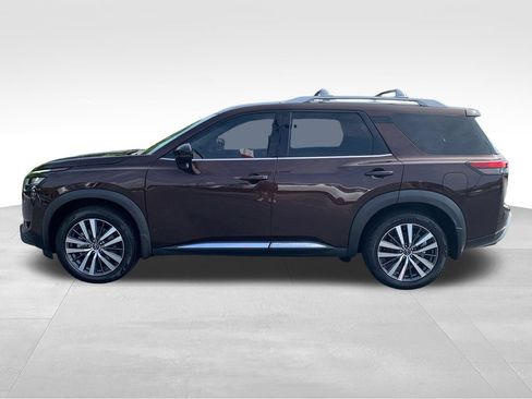 Used 2022 Nissan Pathfinder Platinum w/ Lighting Package (N92) AWD/4WD image 2