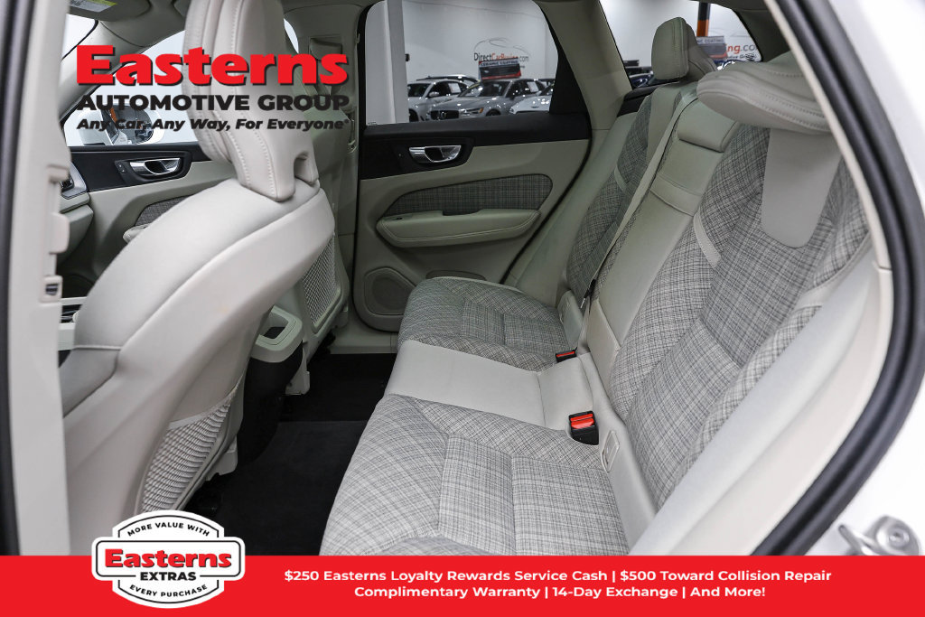 Used 2022 Volvo XC60 B5 Momentum AWD/4WD image 22