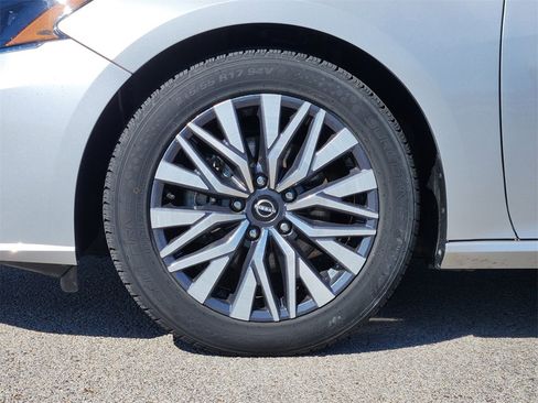Used 2024 Nissan Altima 2.5 SV image 6