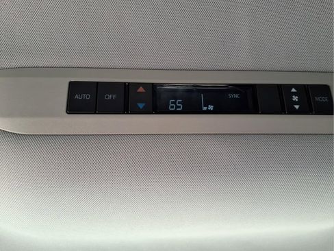 Used 2025 Toyota Sienna LE image 23