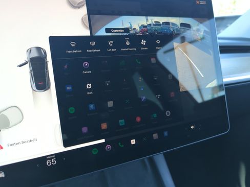 Used 2022 Tesla Model Y Performance image 10