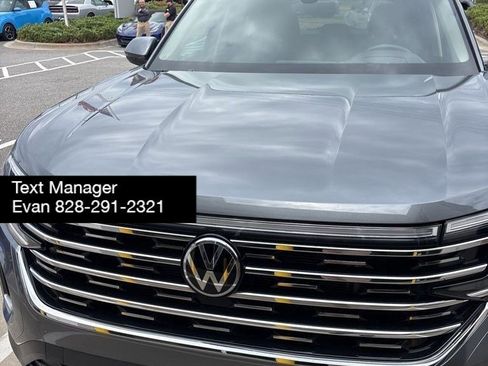 Used 2025 Volkswagen Atlas SEL AWD/4WD image 1