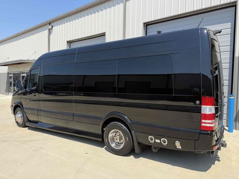 Used 2017 Mercedes-Benz Sprinter 3500 image 7