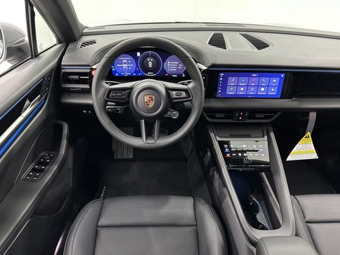 Certified 2025 Porsche Macan Electric image 26