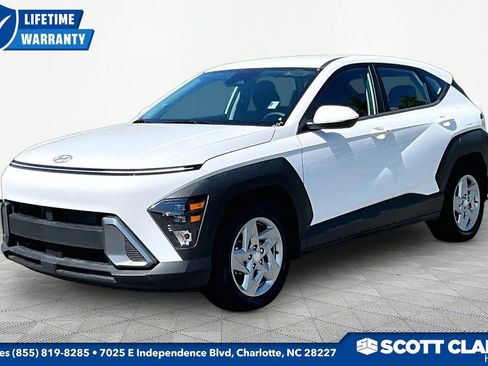 Used 2025 Hyundai Kona SE FWD image 3