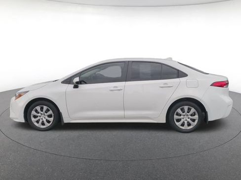 Used 2025 Toyota Corolla LE FWD image 3