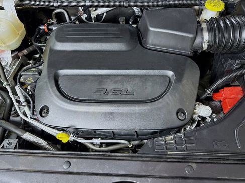 Used 2024 Chrysler Pacifica Touring-L image 35