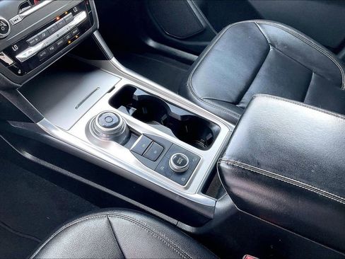 Used 2020 Ford Explorer XLT w/ Equipment Group 202A image 17